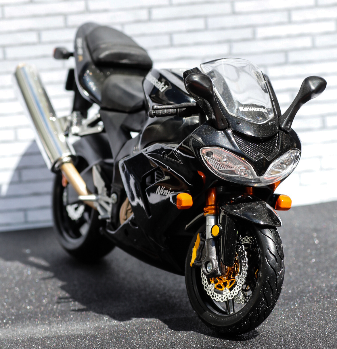 Maisto 1-12 Kawasaki ZX10R